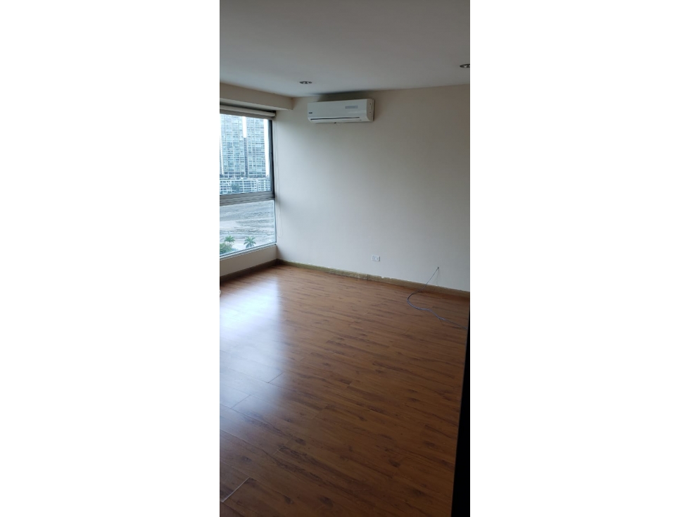 APARTAMENTO CON LINEA BLANCA EN ALQUILER 1 REC EN AVENIDA BALBOA — foto 4