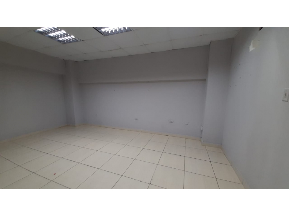 OFICINAS DE 200M2 EN MINI MALL EL CANGREJO