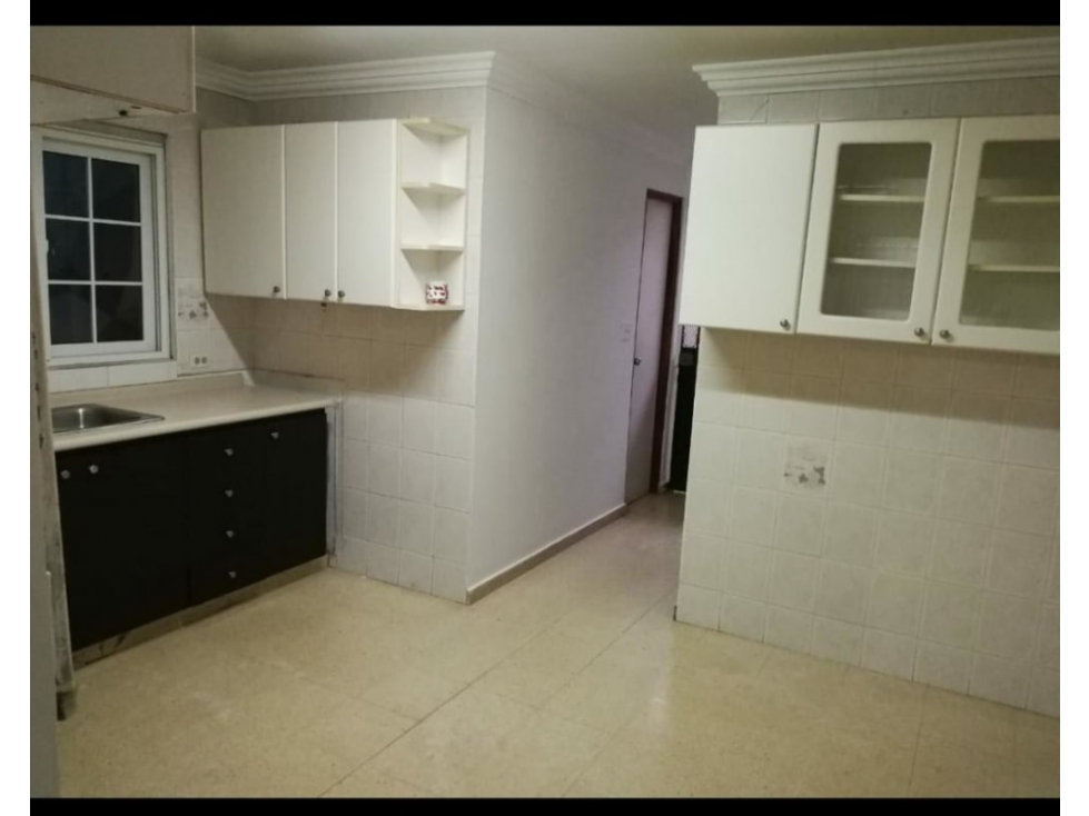 SE VENDE CASA CASA CON JARDIN EN CONDADO DEL REY 350 M2 - 3