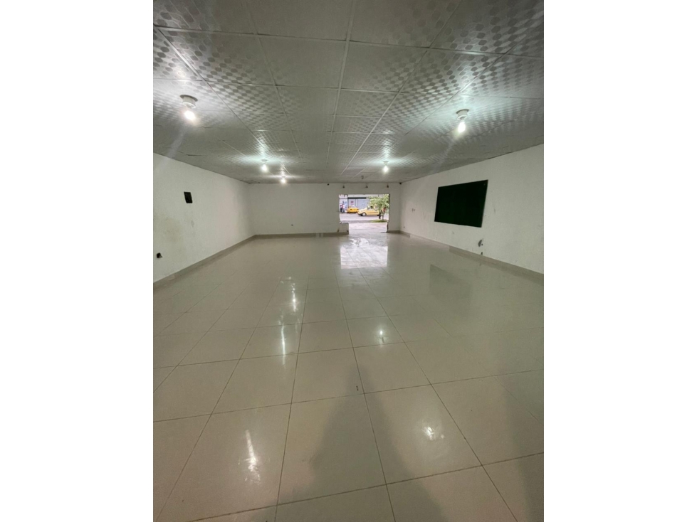 LOCAL DE 100M2, EN VIA PRINCIPAL DE LAS GARZAS, PACORA - 2