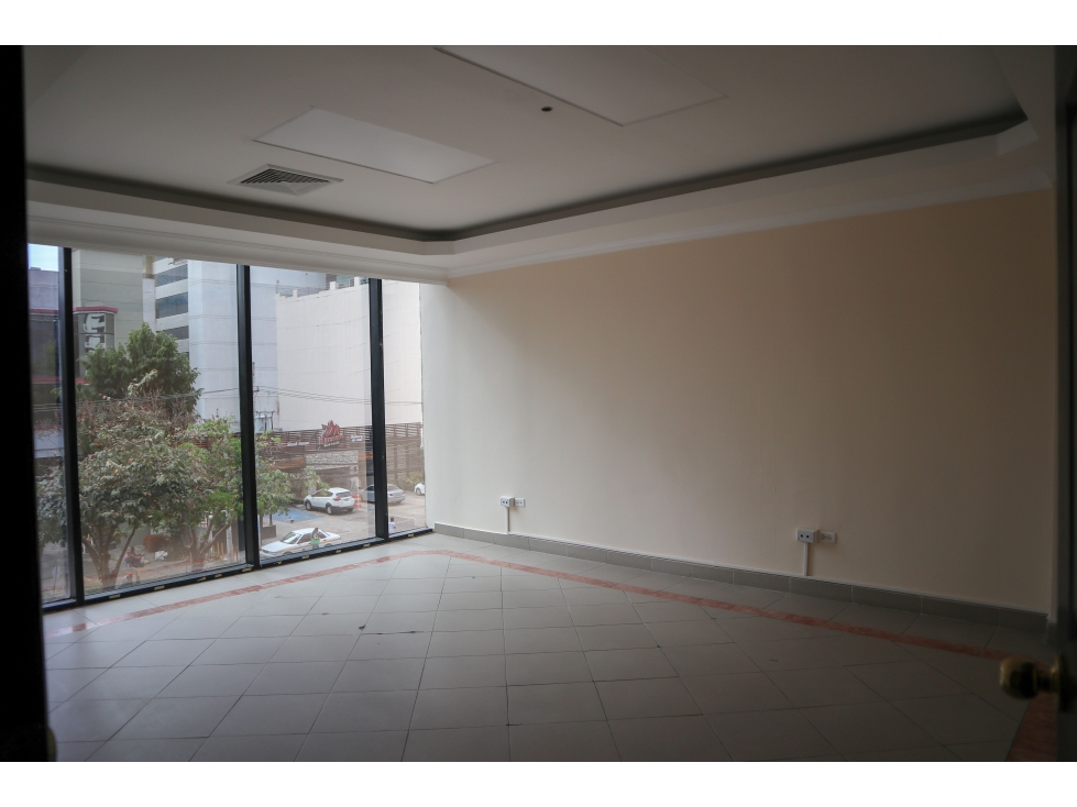 OFICINA 136 M2 CON DIVISIONES MANTENIMIENTO INCLUIDO, PLAZA OBARRIO — foto 4
