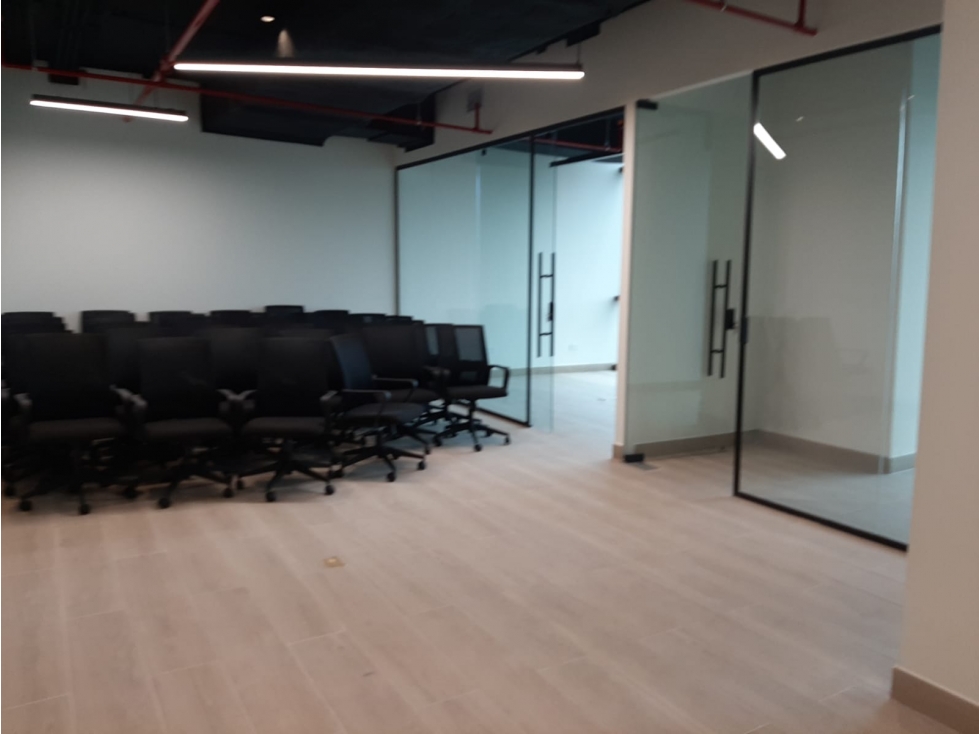 OFICINA 92 M2 AMOBLADA SERVICIOS/MTTO INLCUIDO, EN TOWERBANK CALLE 50 — foto 2