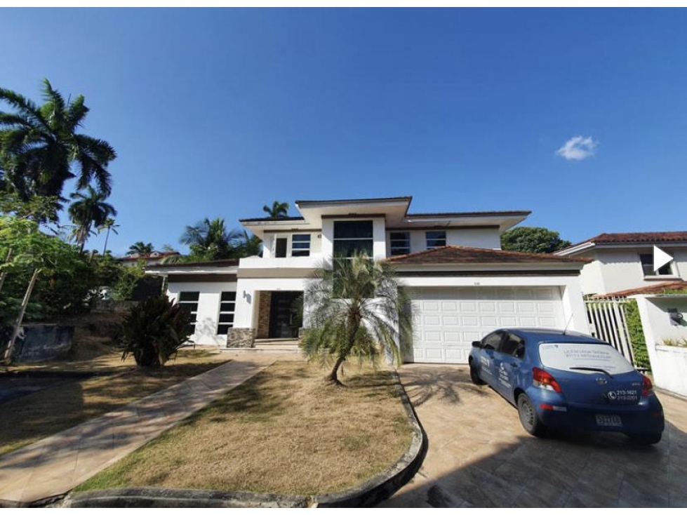 CASA CON PISCINA EN ALBROOK 406M2