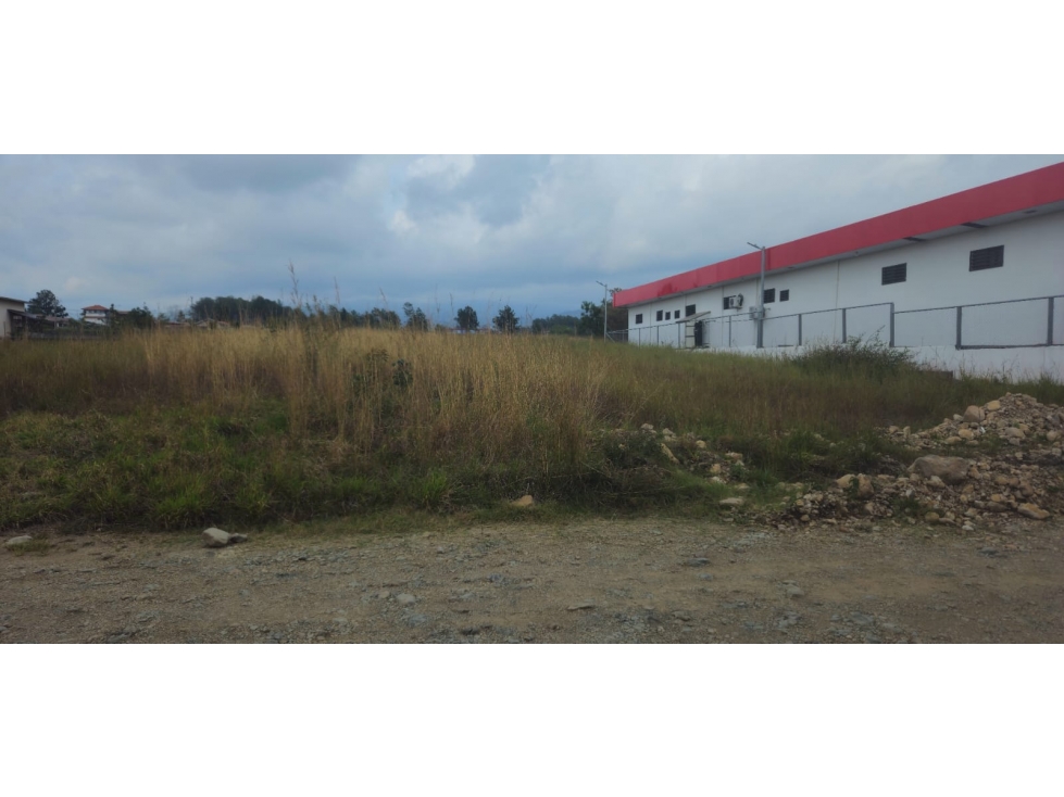 VENDO LOTE EN ALTO BQOUETE 2000 AREA COMERCIAL - 4