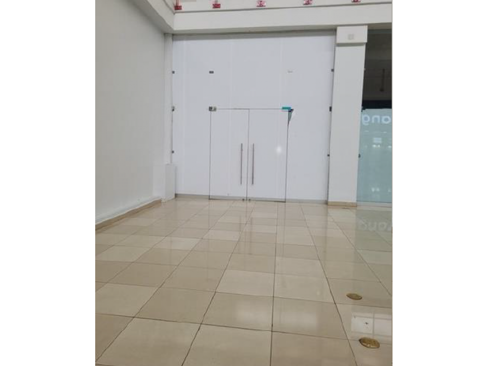 ALQUILO LOCAL COMERCIAL WESTLAND MALL 60M2 — foto 4