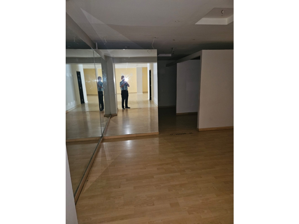 ALQUILER LOCAL COMERCIAL EL CANGREJO 214MTRS EV