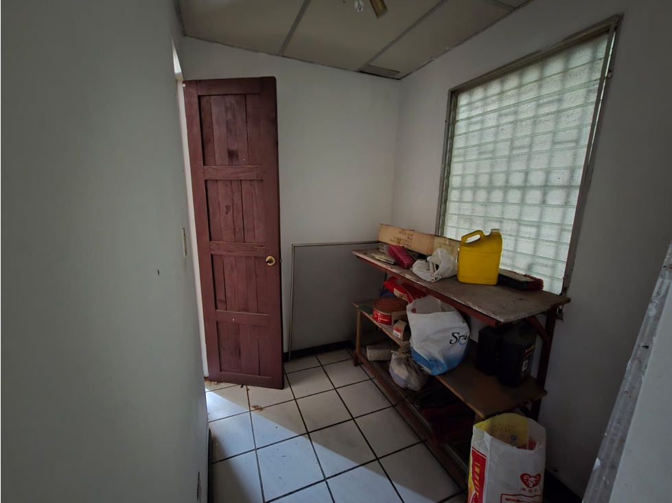 SE VENDE ESPACIOSA CASA CON AMPLIA TERRAZA EN CONDADO DEL REY AQ — foto 6