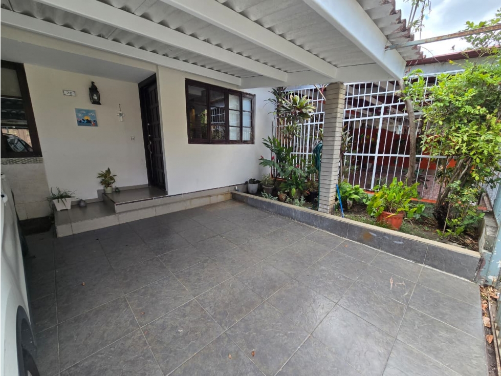 VENTA DE AMPLIA CASA DE 177MT2 EN CONDADO DEL REY REMODELADA AQ — foto 2