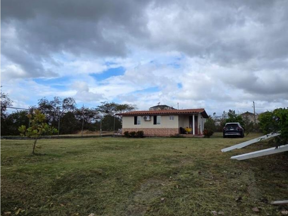 SE VENDE LOTE DE 800 MT2 CON CASA DE 3 REC EN CORONADO AQ - 1