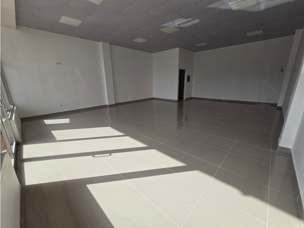 ALQUILER DE LOCALES COMERCIALES CON ACABADOS EN ALBROOK AQ — foto 4