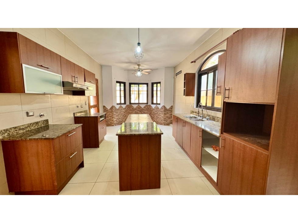 ALQUILER CASA COSTA SUR 4 RECAMARAS PH EL DORAL NRR — foto 4