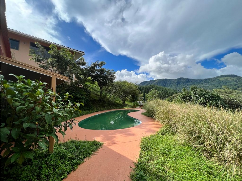 VENTA CASA CON PISCINA EN ALTOS DEL MARIA - 1