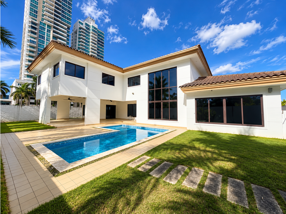 CASA EN COSTA DEL ESTE CON 4 recamaras PISCINA PRIVADA 1045M2 MLD