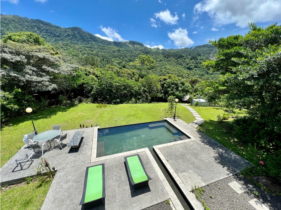 VENTA CASA EN ALTOS DEL MARIA CON PISCINA 5 Rec 1143MT2 MODERNA