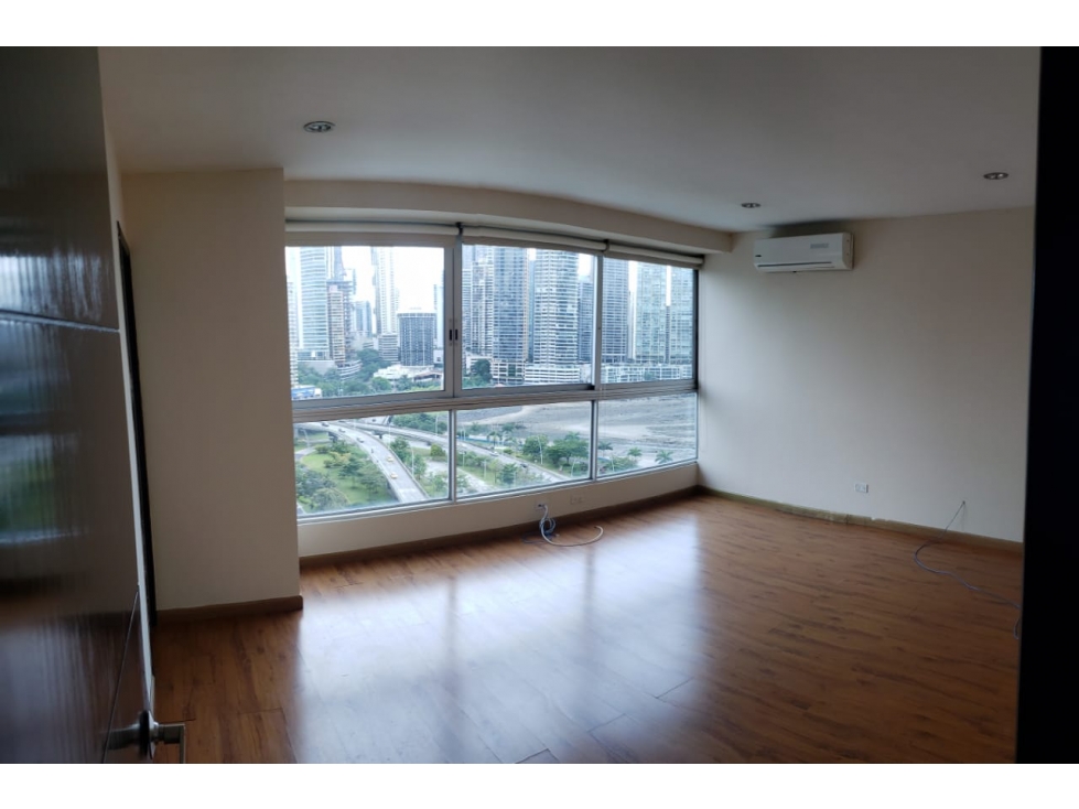 APARTAMENTO CON LINEA BLANCA EN ALQUILER 1 REC EN AVENIDA BALBOA — foto 5