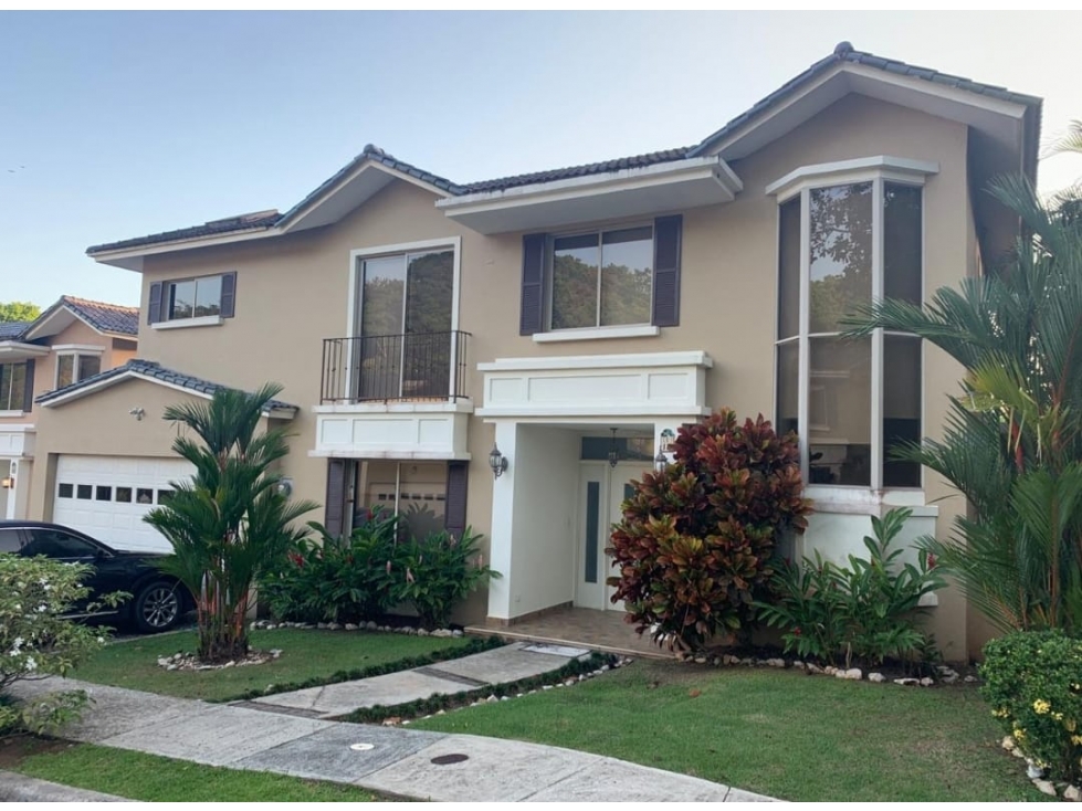 VENTA CASA CLAYTON CON PISCINA EMBASSY GARDENS