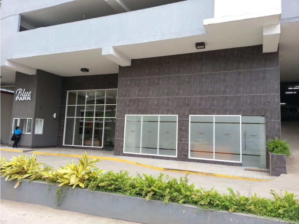 ALQUILER OFICNA/LOCAL EN PLANTA BAJA 500M2 BELLA VISTA, PH BLUE PARK