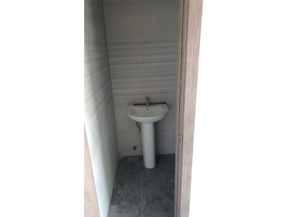 GALERA A ESTRENAR DE 600M2 EN CHANIS — foto 5