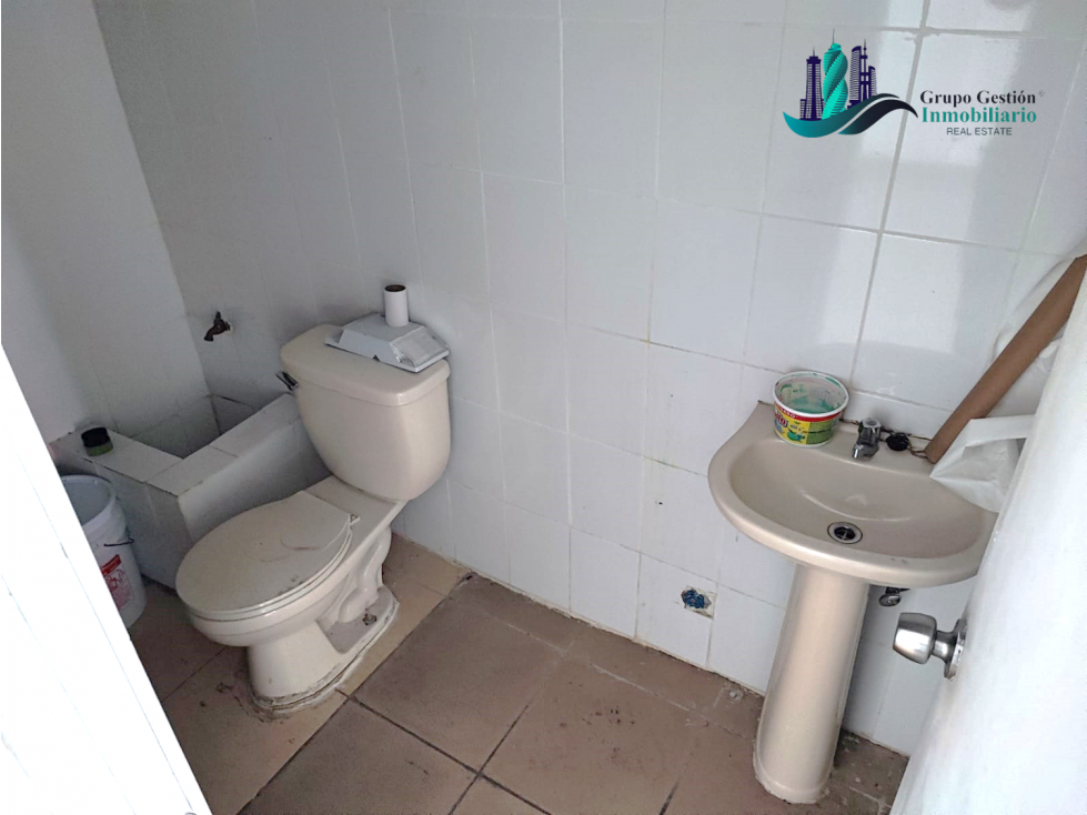ALQUILER LOCAL COMERCIAL 45M2 DOBLE ALTURA OBARRIO VIA ESPAÑA — foto 4
