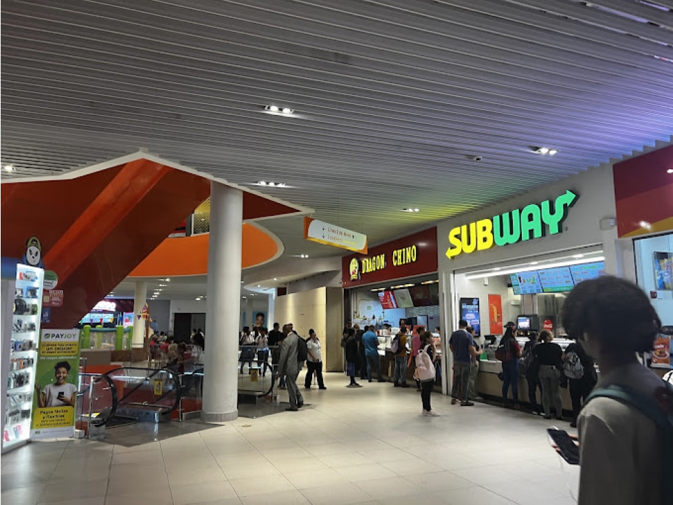 ALQUILER LOCAL EN CENTRO COMERCIAL SAN MIGUELITO