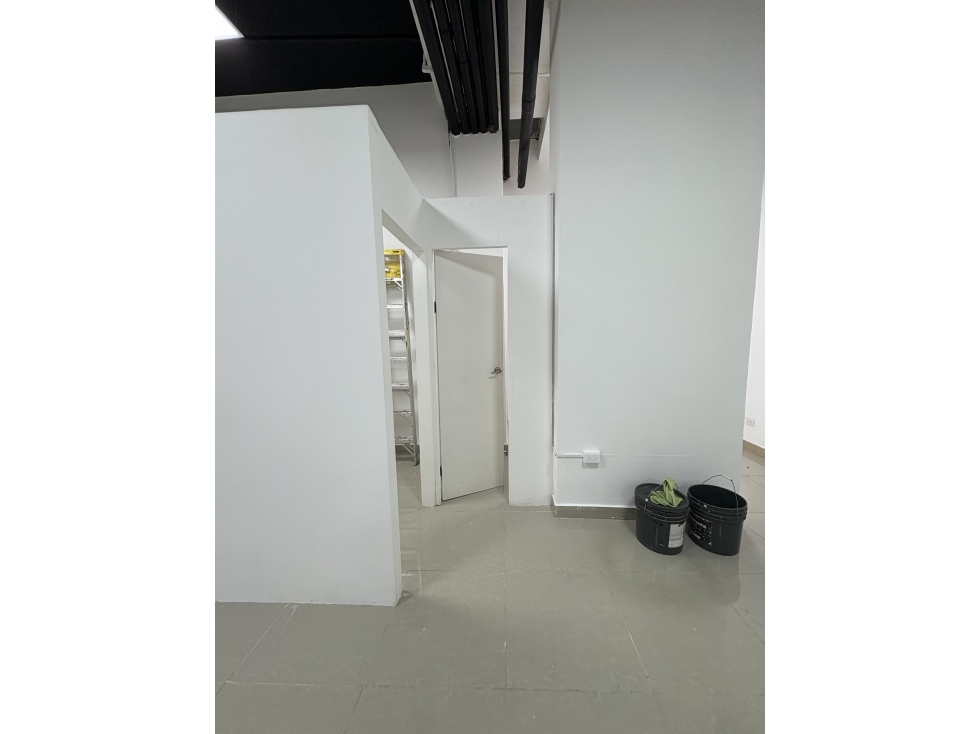 ALQUILER LOCAL 100M2 PLANTA BAJA VIA PORRAS ROYAL BLUE PLAZA — foto 6