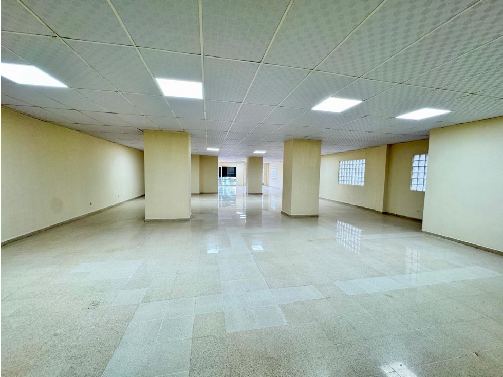 ALQUILO LOCAL 235 M2 EN PB VÍA ESPAÑA — foto 3
