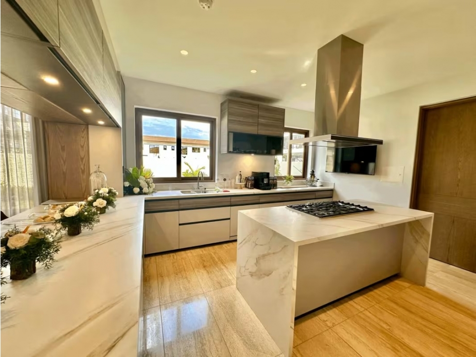 VENTA CASA SANTA MARIA ACABADOS DE LUJO 4 y 3 RECAMARAS THE WOODS MLD — foto 3