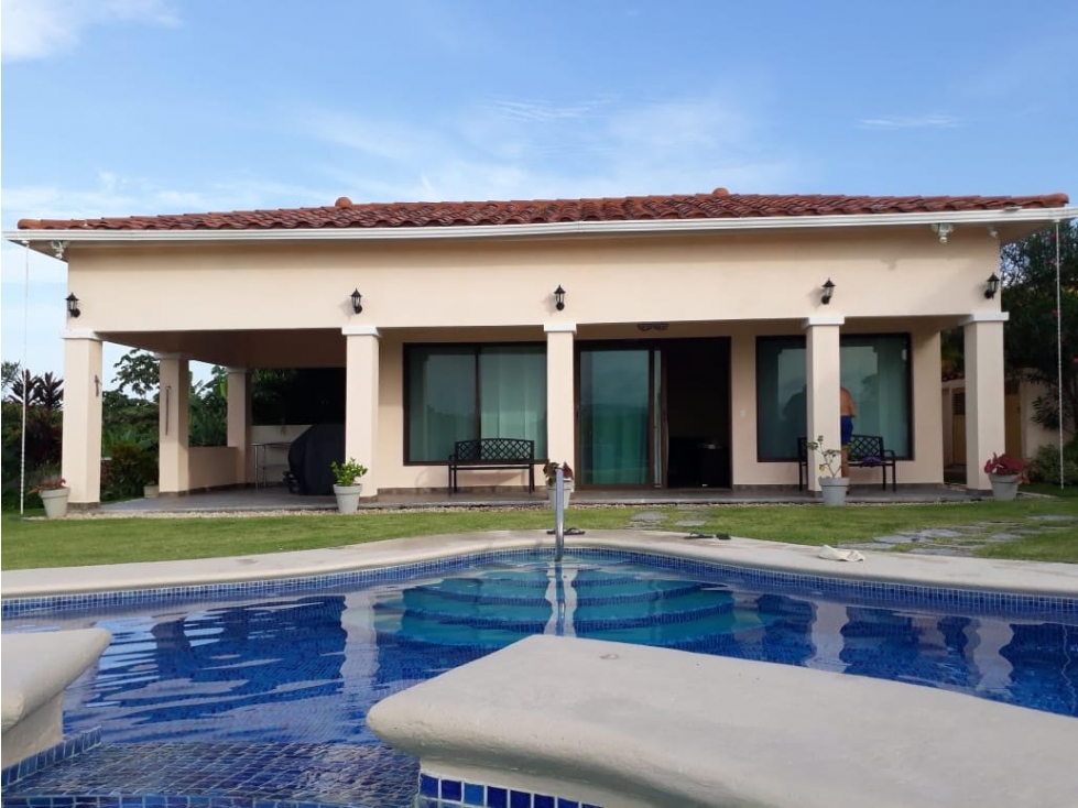 CASA CON PISCINA EN HACIENDA PACIFICA 1500M2 — foto 3