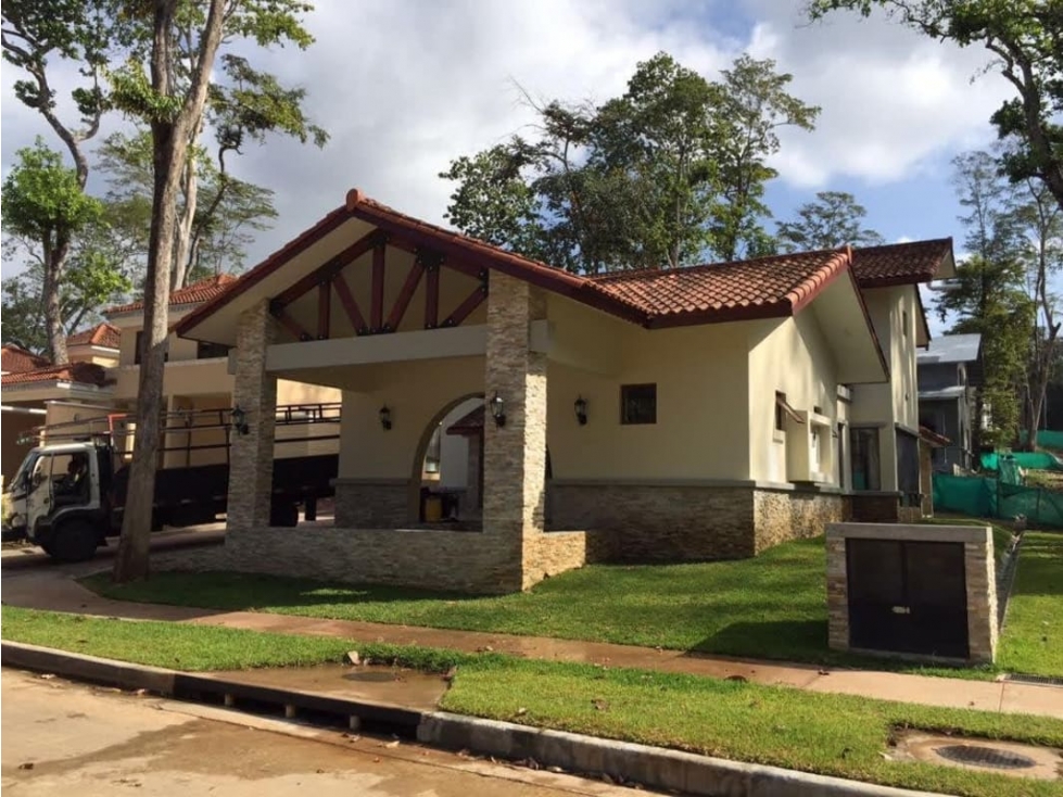 CASA EN URBANIZACION LOS SENDEROS - CLAYTON - 1