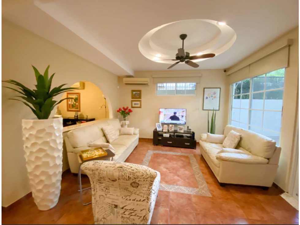 VENTA CASA DUPLEX EN MIRAFLORES EV