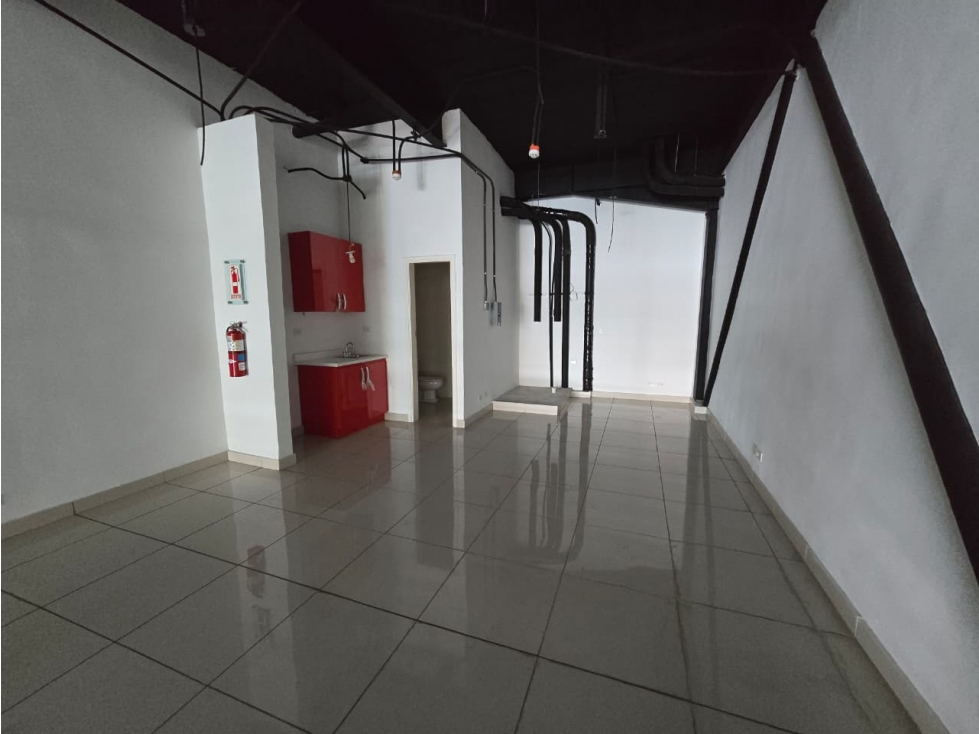ALQUILER DE LOCAL COMERCIAL EN BELLA VISTA AQ — foto 3