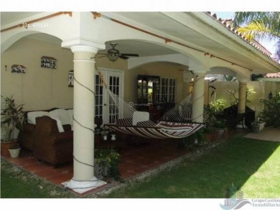 LUJOSA CASA EN COSTA DEL ESTE - RESID. COSTA AZUL - 1