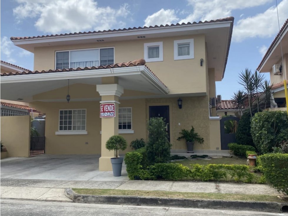CASA DE 350m2 EN BRISAS DEL GOLF, VILLA ALTA