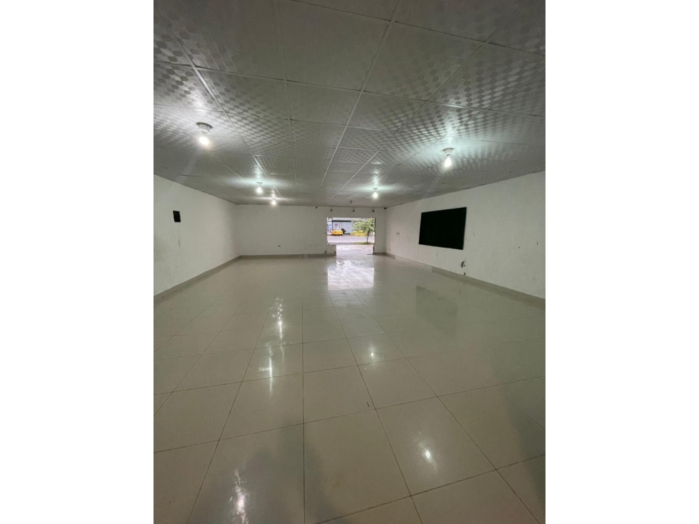 LOCAL DE 100M2, EN VIA PRINCIPAL DE LAS GARZAS, PACORA - 3
