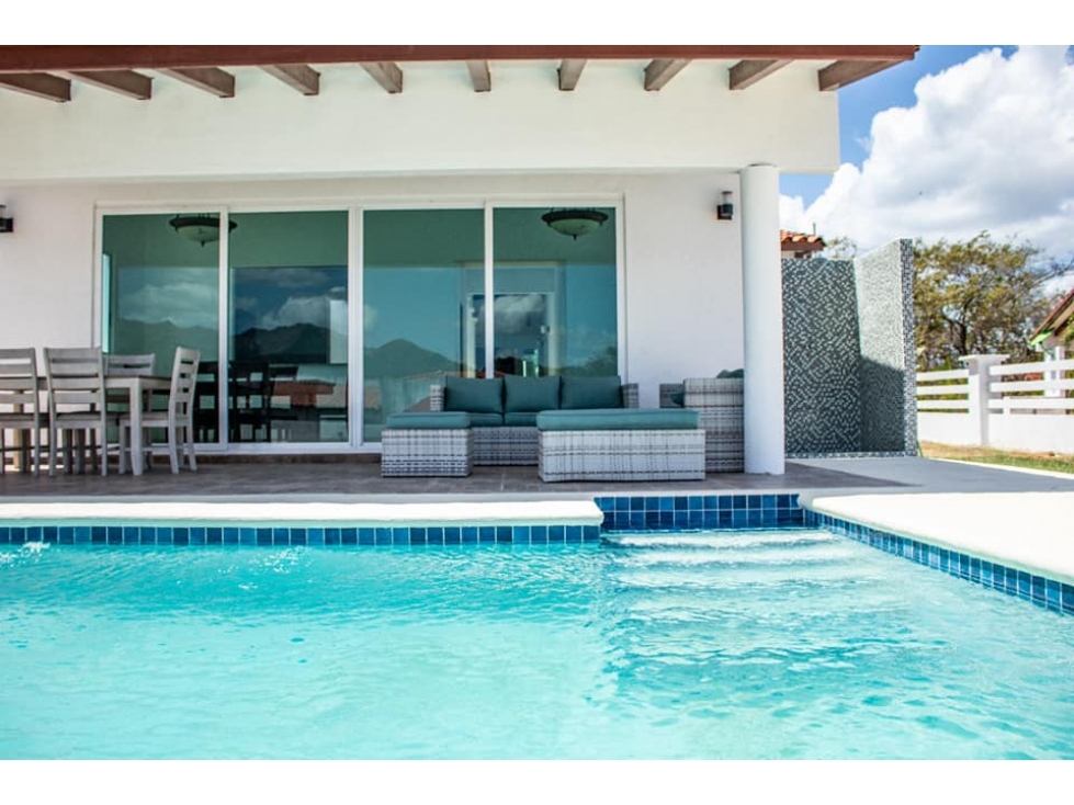 CASA HERMOSA CON PISCINA EN GORGONA