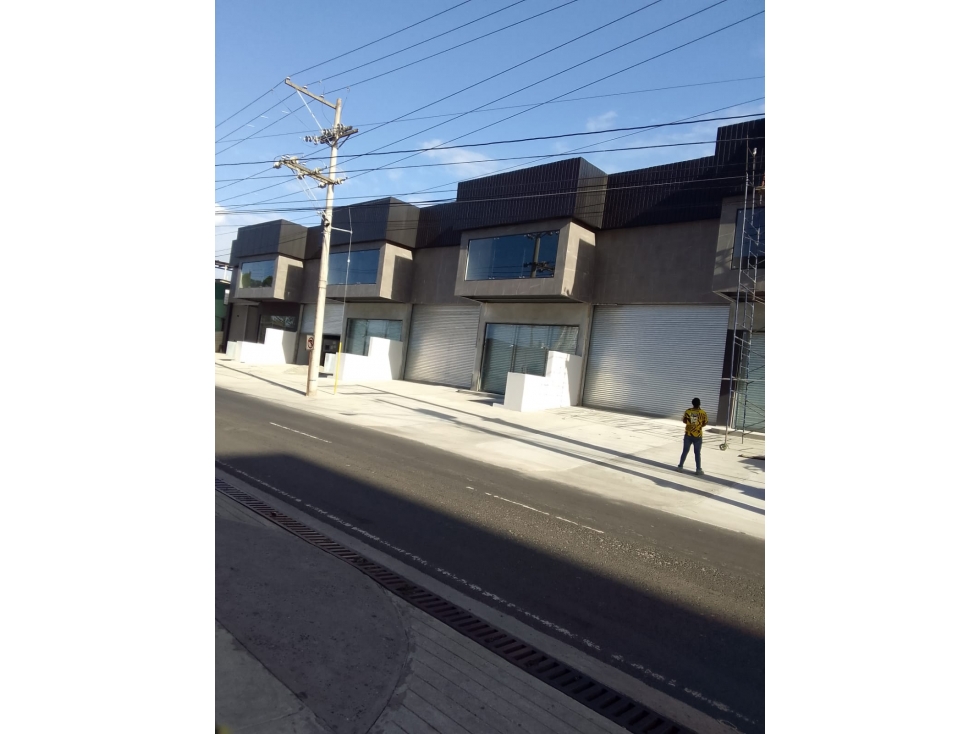 GALERA A ESTRENAR DE 600M2 EN CHANIS