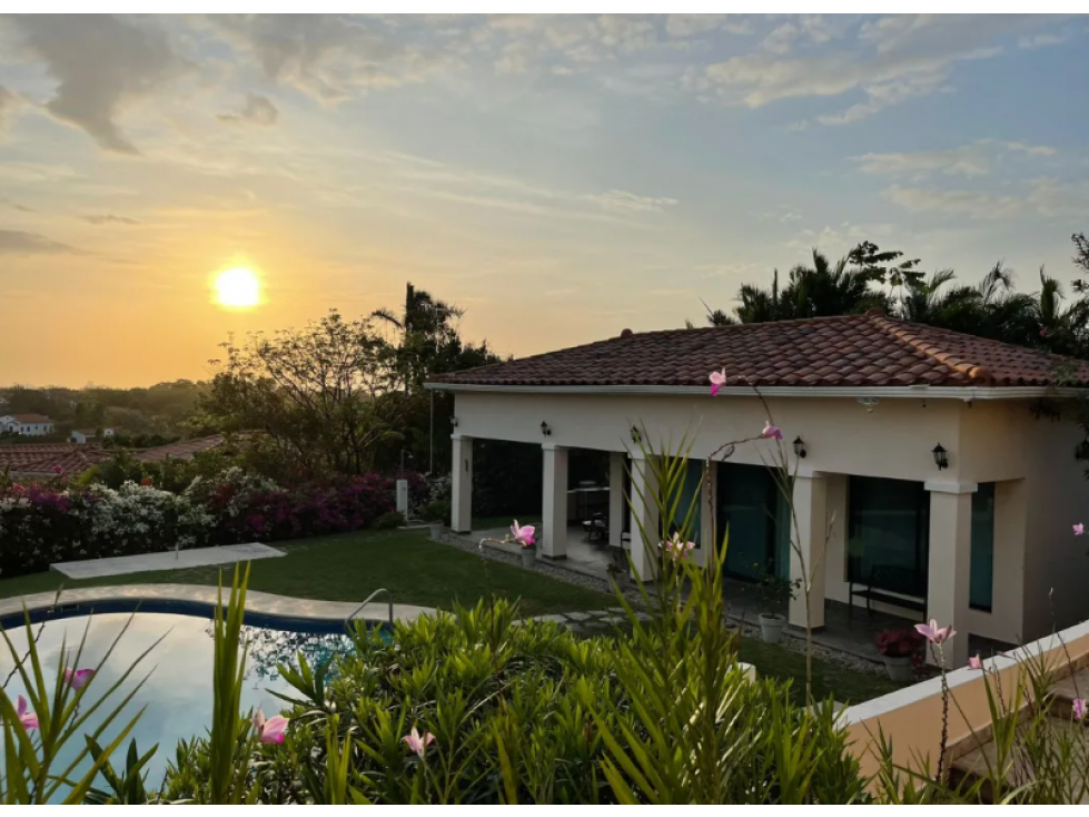 VENTA CASA DE PLAYA HERMOSA CON CASA DE HUESPEDES MLD