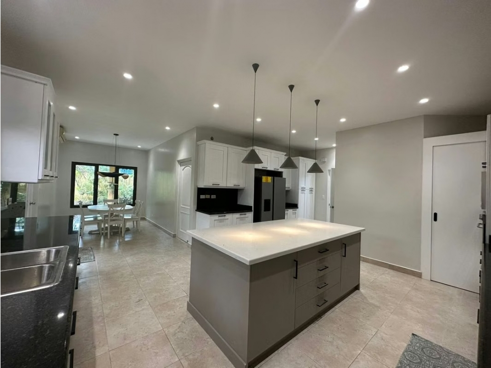 VENTA o alquiler CASA COSTA DEL ESTE PISICNA DISP OCTUBRE ANTIGUA MLD — foto 4