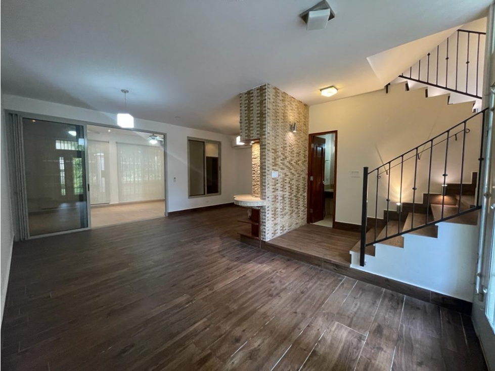 VENTA Y ALQUILER DE CASA CON ÁTICO, EN CLAYTON, EMBASSY GARDENS JP — foto 2