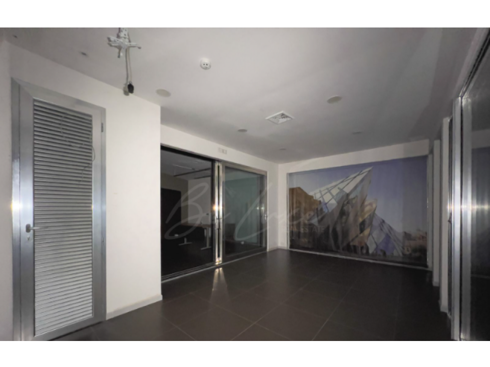 LOCAL PLANTA BAJA 260 M2 CALLE 50 TORRE VIP MANTENIMIENTO INLCUIDO — foto 4