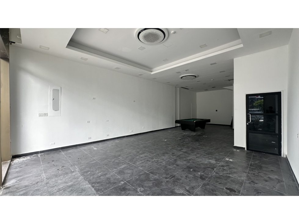 ALQUILER LOCAL 212M2 EN VÍA BRASIL FRENTE MULTIPLAZA KAF — foto 4