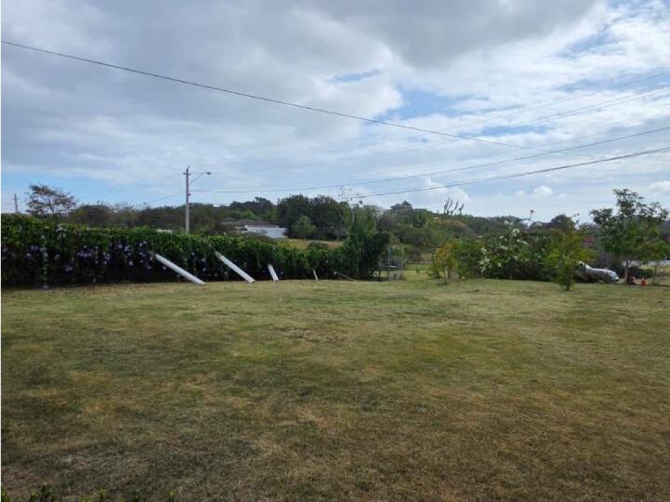SE VENDE LOTE DE 800 MT2 CON CASA DE 3 REC EN CORONADO AQ - 4