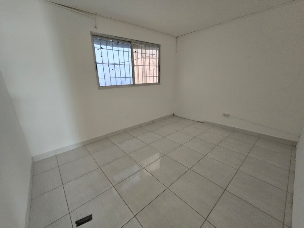 ALQUILER DE OFICINA CON BODEGA INCLUIDA EN PARQUE LEFEVRE AQ - 6