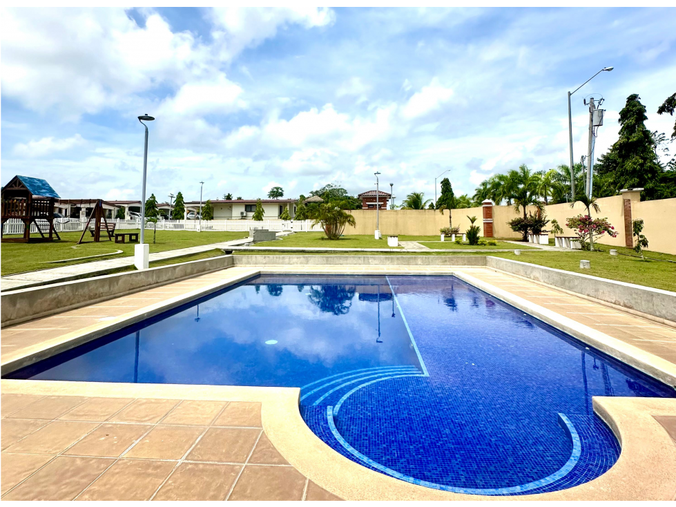 ALQUILER CASA CHORRERA 200M2 TERRENO CON TERRAZA PH LOS ESTABLOS - 1