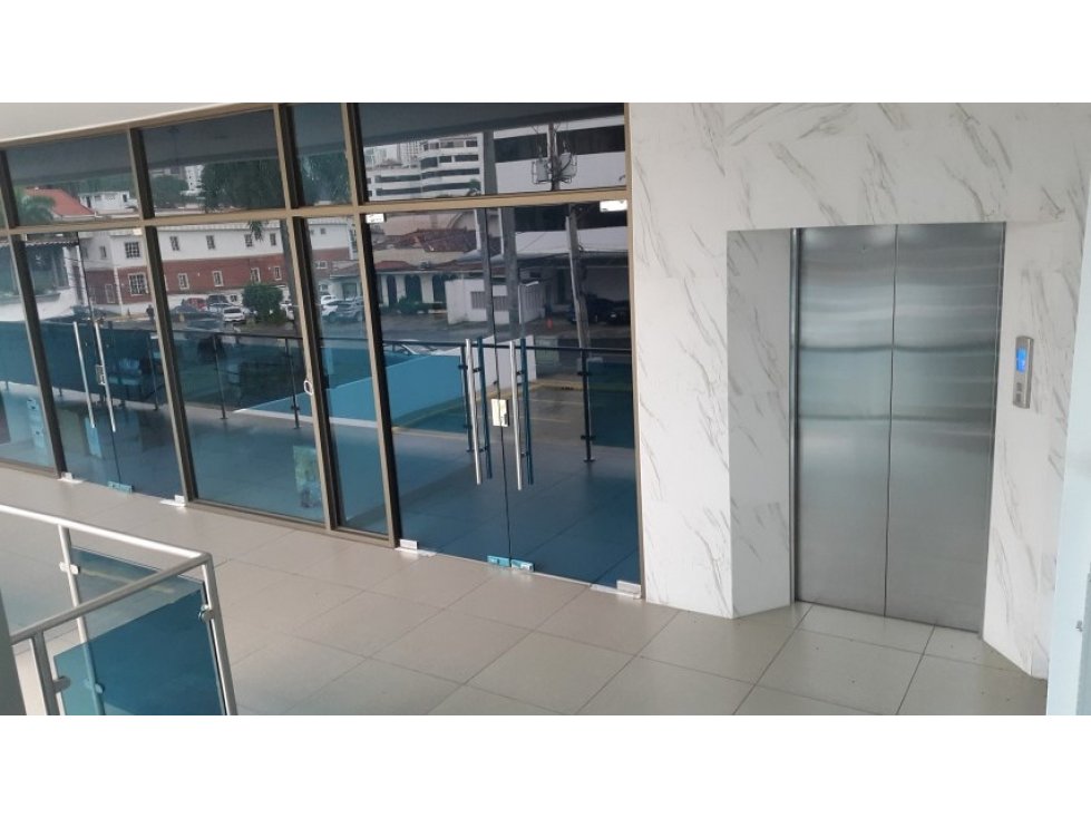 LOCAL COMERCIAL EN BELLA VISTA PLAZA COWES 100 MTS - 2