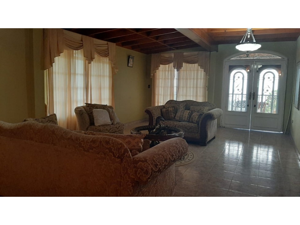 CASA EN CERRO AZUL, LAS VISTAS EN 2.500M2 DE TERRENO - 2
