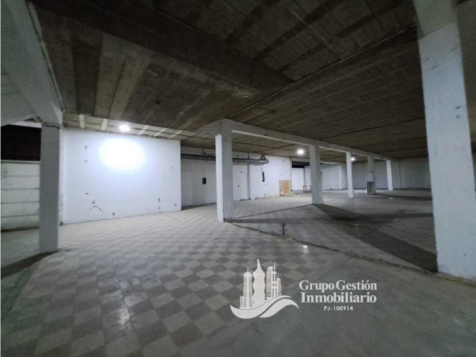 LOCAL PLANTA BAJA SOBRE VÍA ESPAÑA 1460 M2 - 4