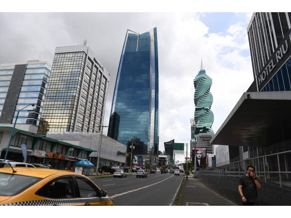 ALQUILER LOCALES Y OFICINAS COMERCIALES CALLE 50 CV — foto 2