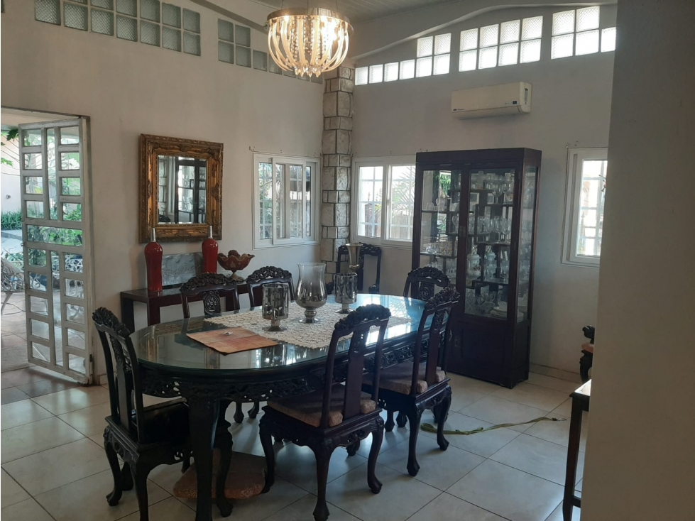 VENTA DE HERMOSA CASA GRANDE EN CHITRE - 2