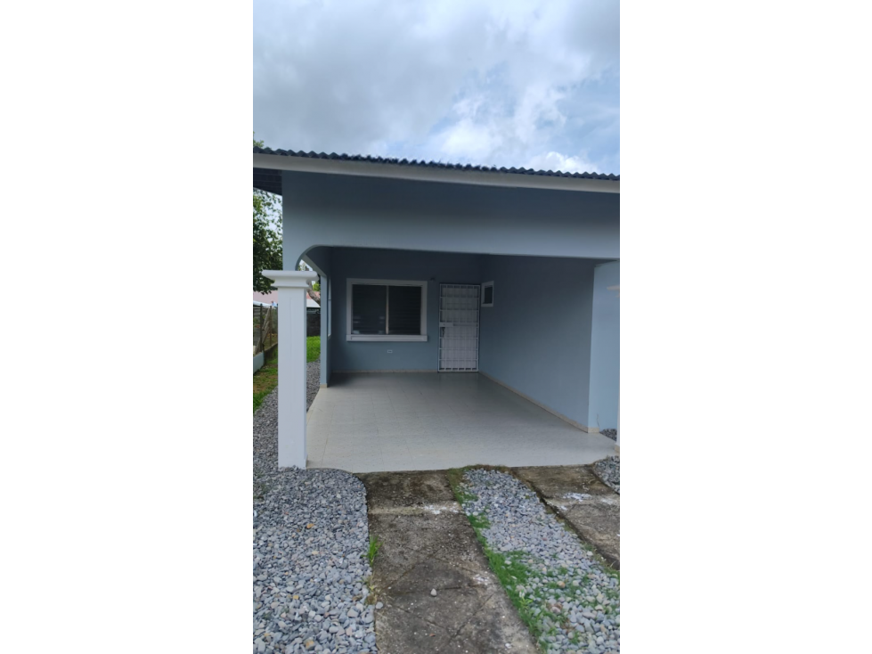 Vendo casa en Algarrobos cerca de David y Dolega